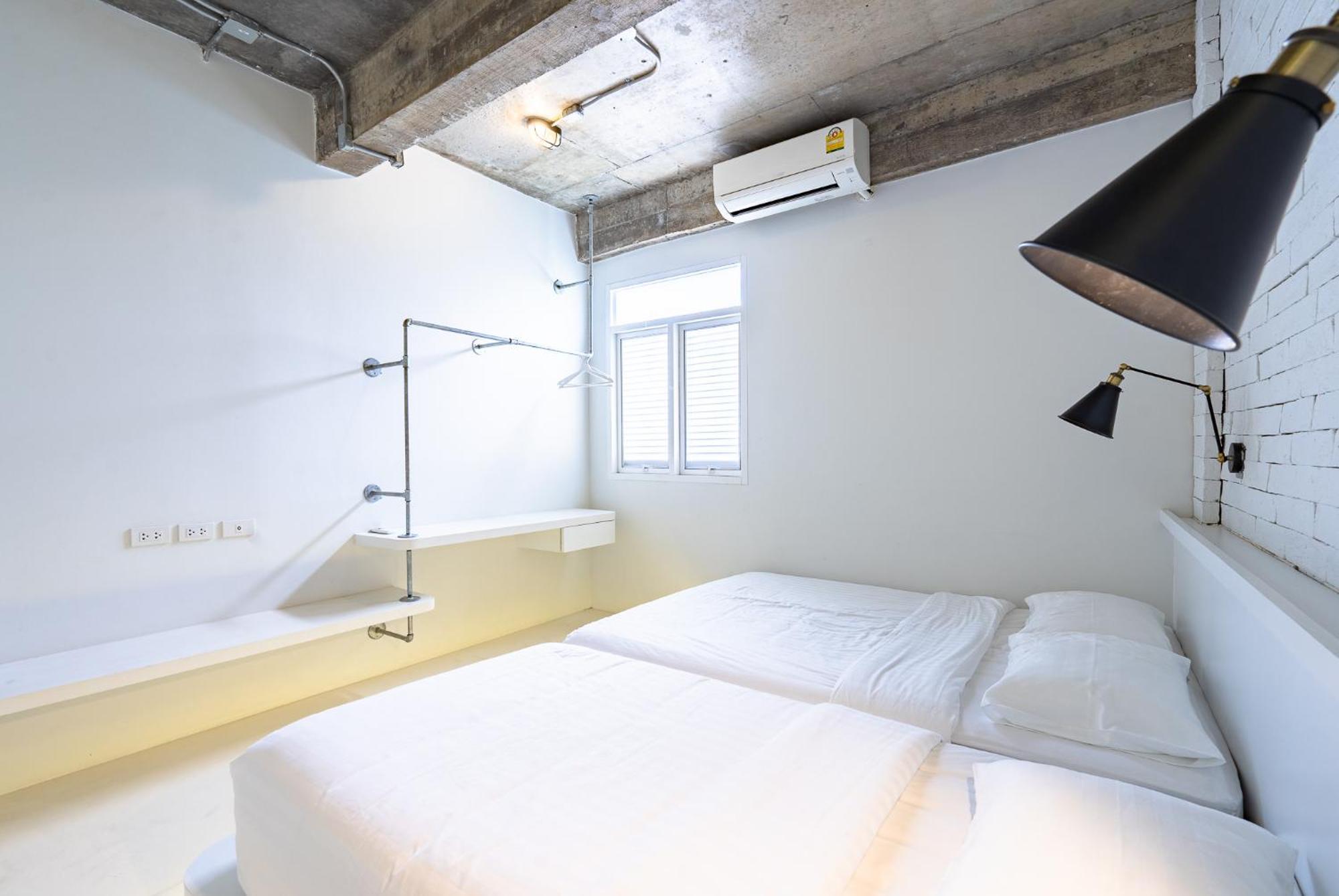 Siam Plug In Hostel Bangkok Exteriör bild