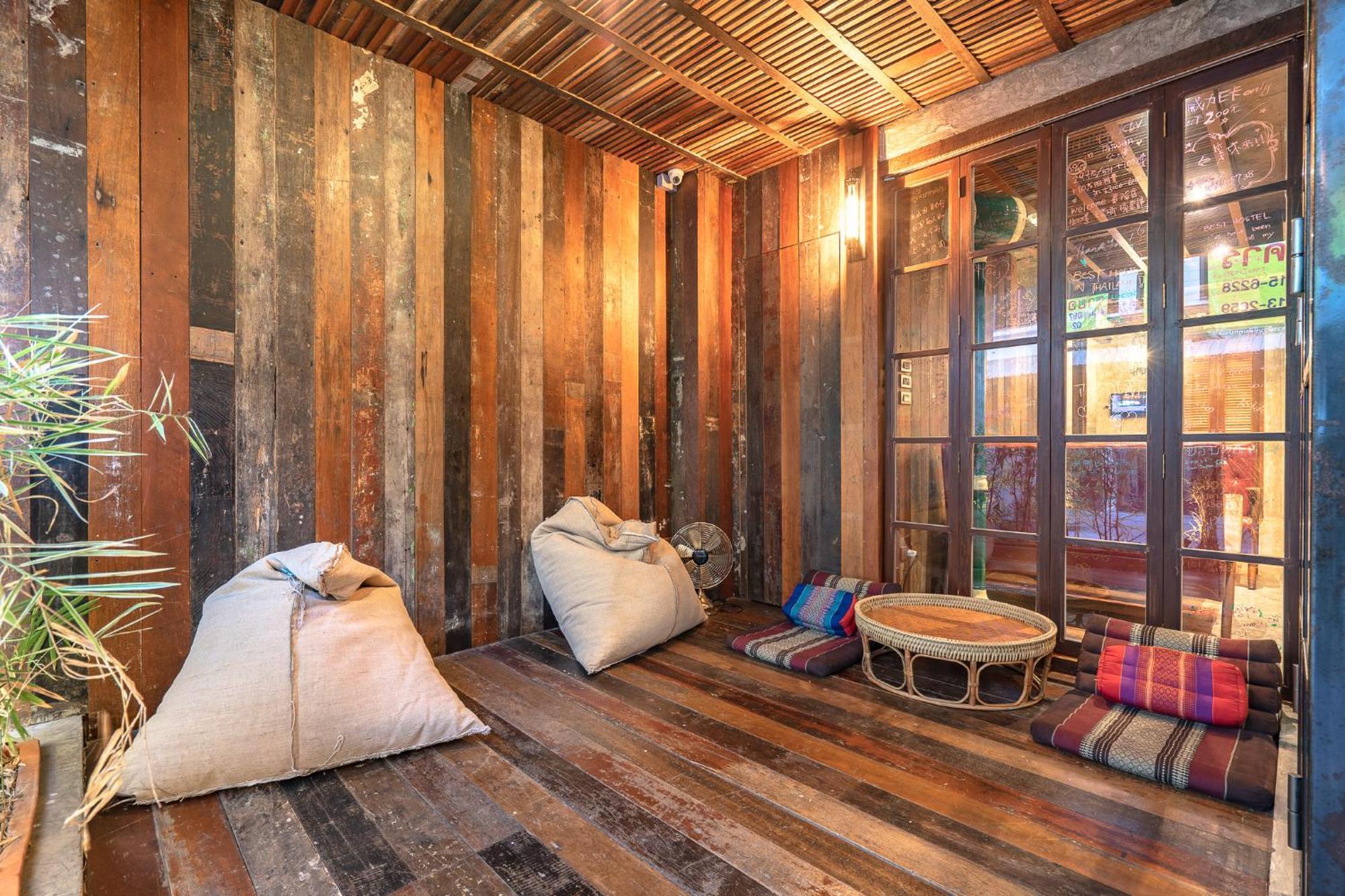 Siam Plug In Hostel Bangkok Exteriör bild