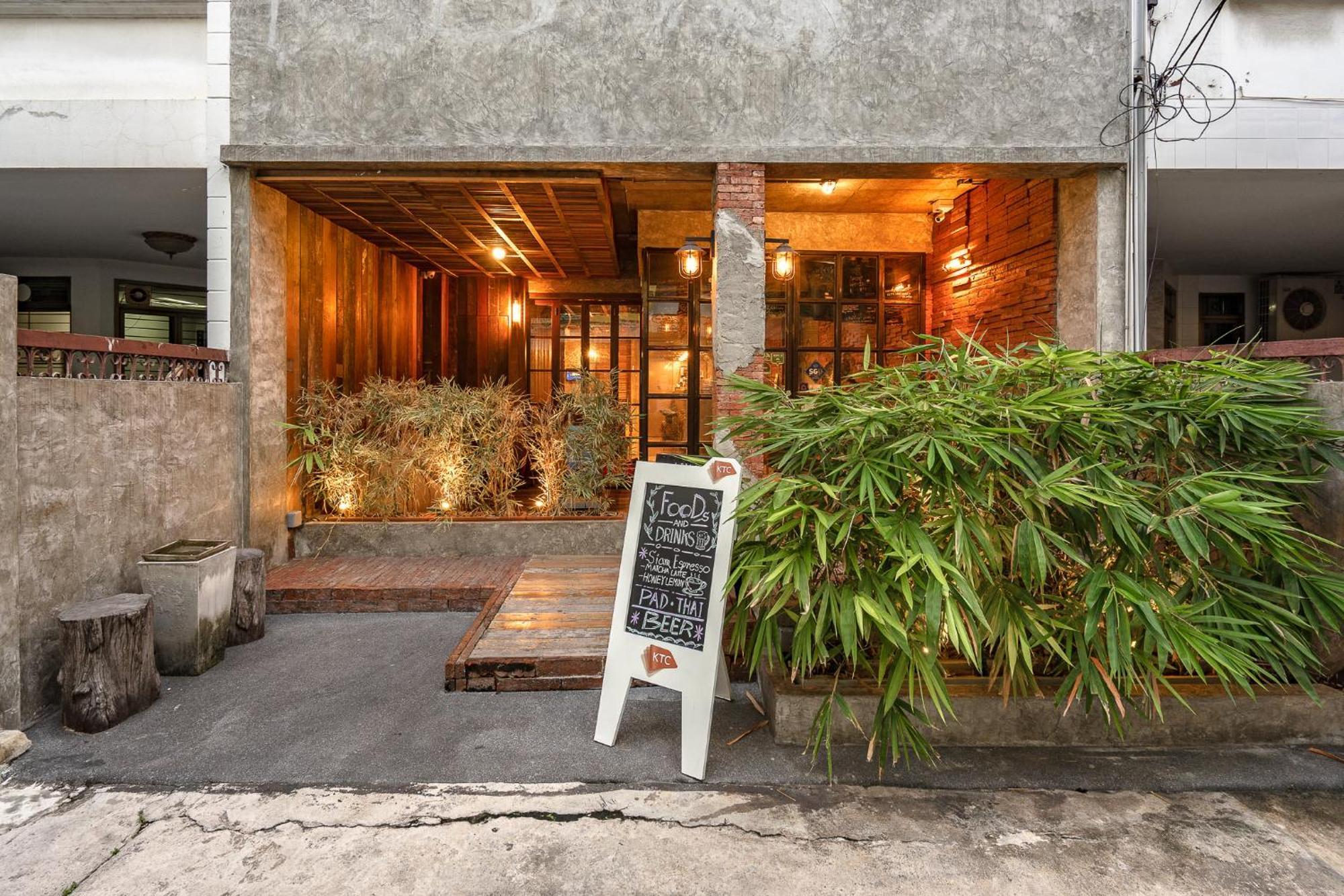 Siam Plug In Hostel Bangkok Exteriör bild