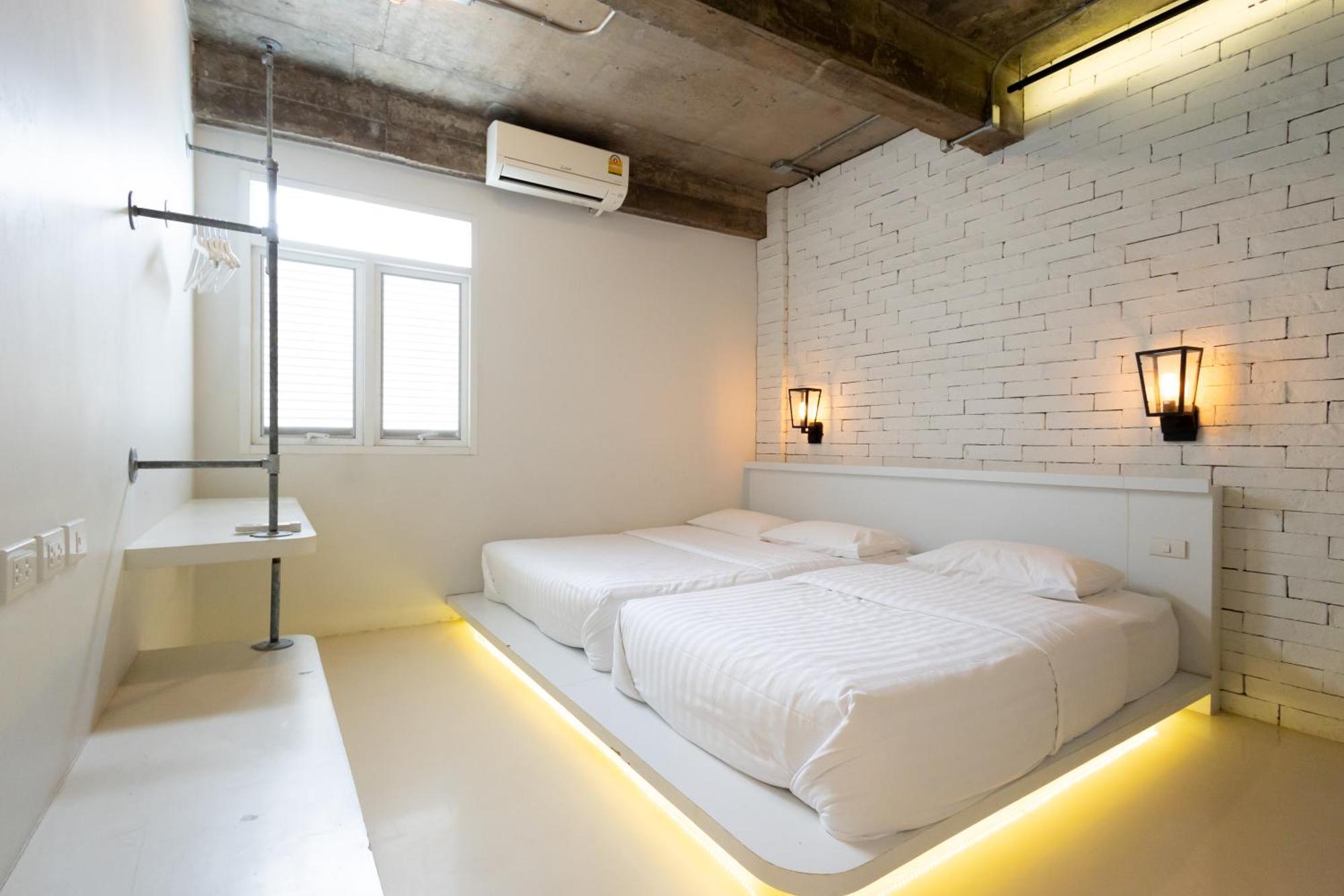 Siam Plug In Hostel Bangkok Exteriör bild