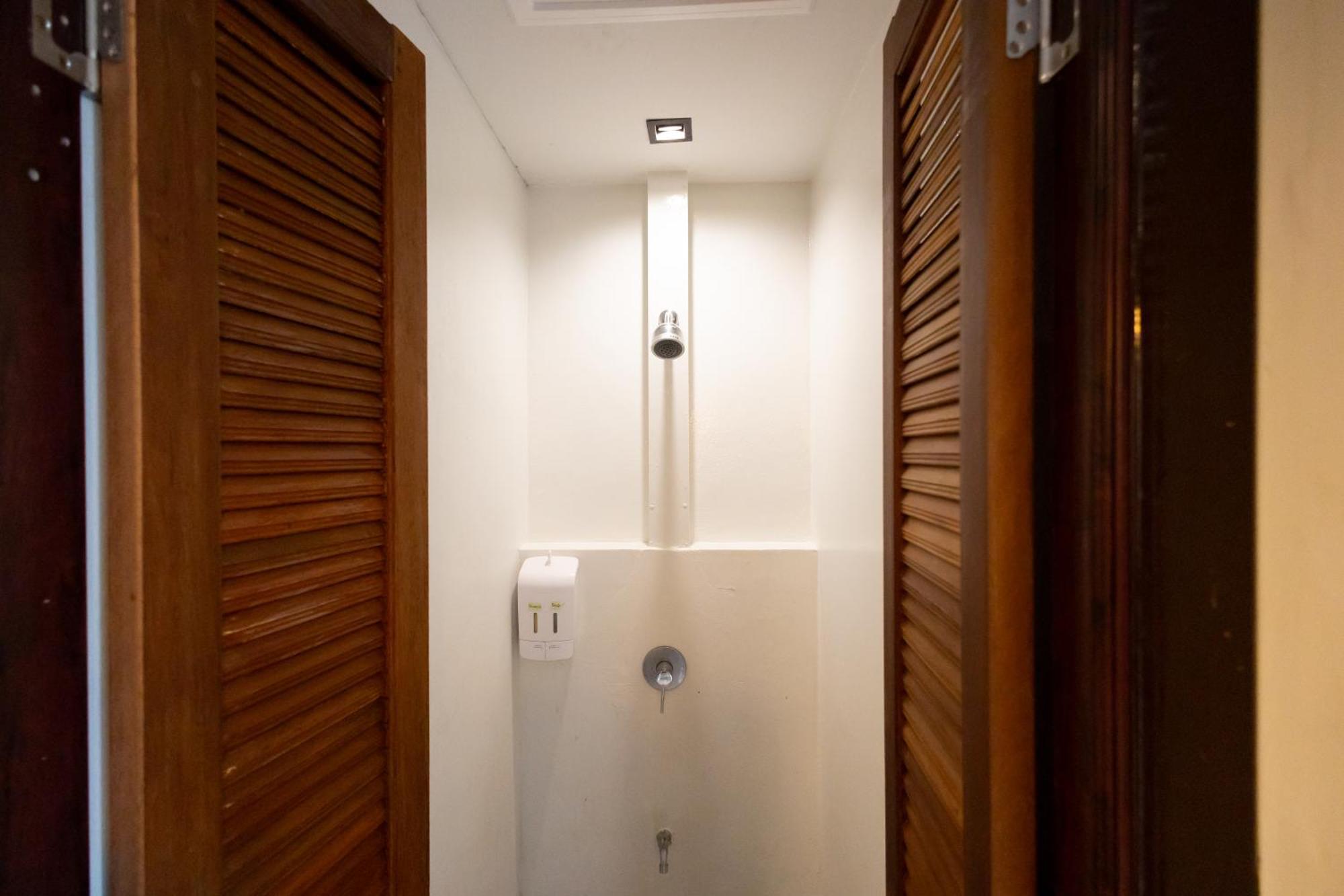 Siam Plug In Hostel Bangkok Exteriör bild